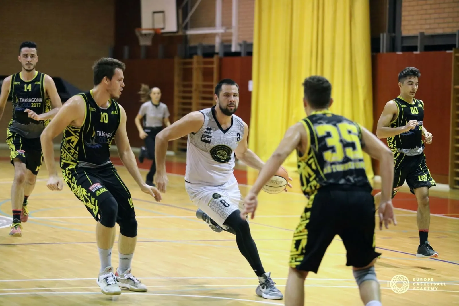 Lazar Živković (broj 8) na utakmici Europe Basketball Academy u Barseloni
