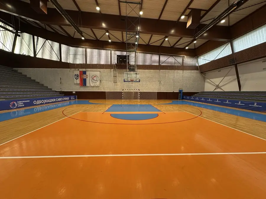 Trstenik Spor Merkezi — salonun içi